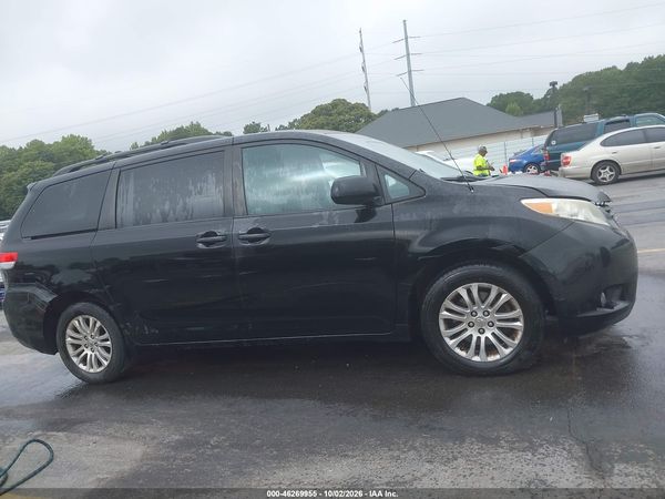 2012 TOYOTA SIENNA XLE V6 8 PASSENGER — I116