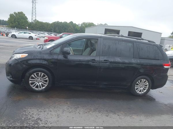 2012 TOYOTA SIENNA XLE V6 8 PASSENGER — I117