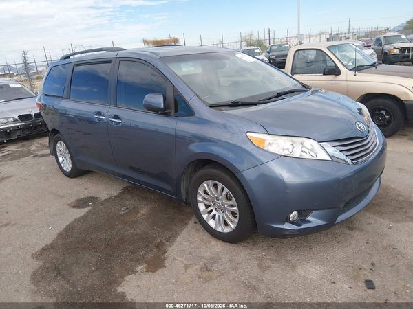 2015 TOYOTA SIENNA XLE 8 PASSENGER — I1