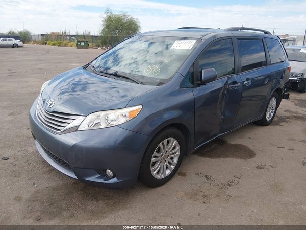 2015 TOYOTA SIENNA — I2
