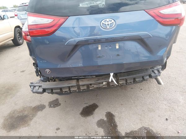 2015 TOYOTA SIENNA XLE 8 PASSENGER — I6