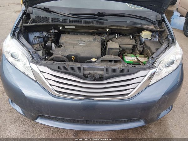 2015 TOYOTA SIENNA XLE 8 PASSENGER — I10