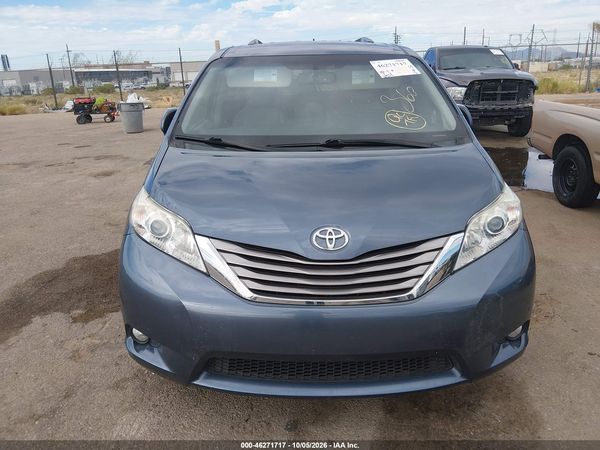 2015 TOYOTA SIENNA XLE 8 PASSENGER — I115