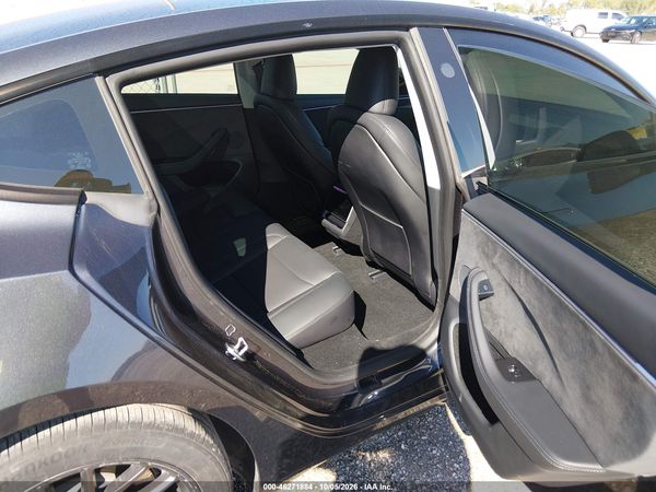 2025 TESLA MODEL 3 — I8