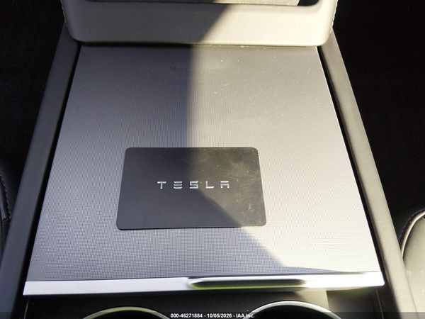 2025 TESLA MODEL 3 — I11