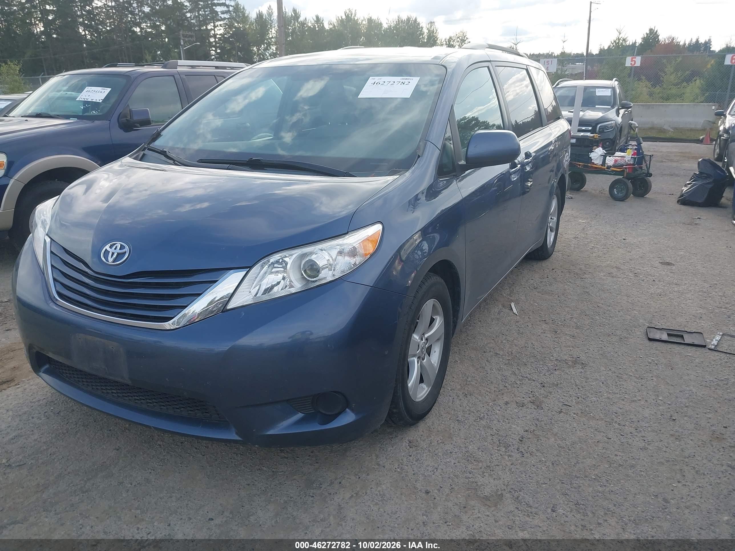 2015 TOYOTA SIENNA LE 8 PASSENGER — I2