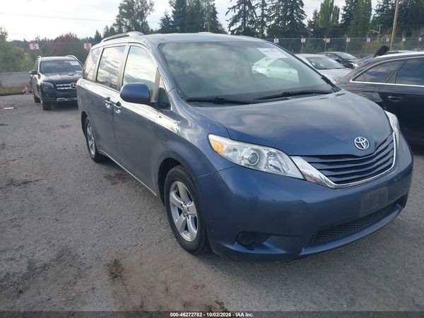 2015 TOYOTA SIENNA LE 8 PASSENGER — I1