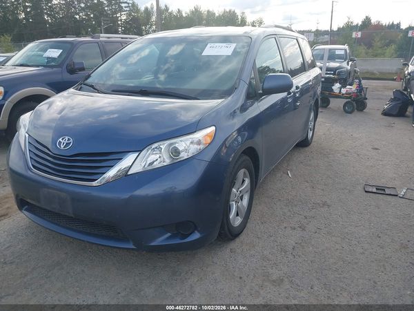 2015 TOYOTA SIENNA — I2