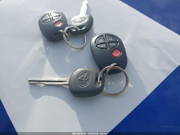 2015 TOYOTA SIENNA LE 8 PASSENGER — I11