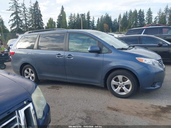 2015 TOYOTA SIENNA LE 8 PASSENGER — I116