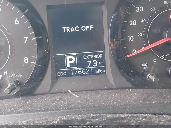 2015 TOYOTA SIENNA LE 8 PASSENGER — I118