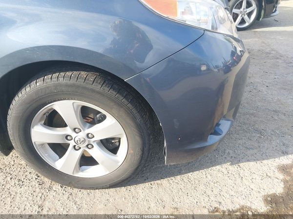 2015 TOYOTA SIENNA LE 8 PASSENGER — I152