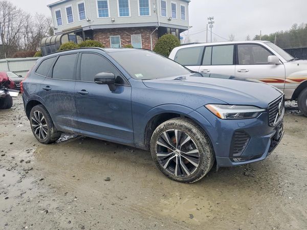 2023 VOLVO XC60 Plus Dark