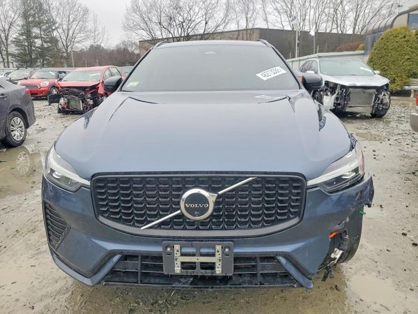 2023 VOLVO XC60 Plus Dark