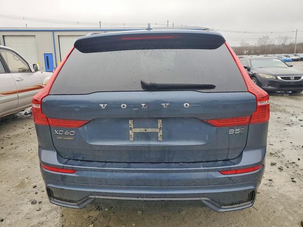 2023 VOLVO XC60 Plus Dark