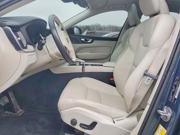 2023 VOLVO XC60 Plus Dark