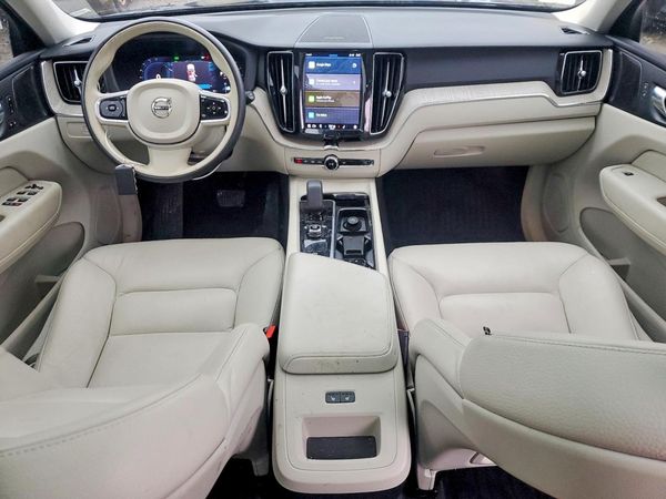 2023 VOLVO XC60 Plus Dark