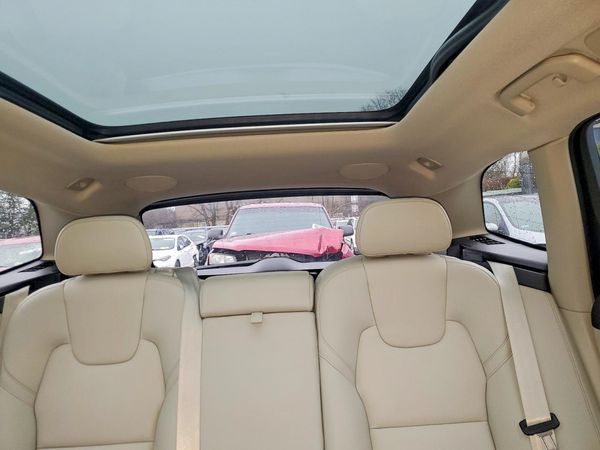 2023 VOLVO XC60 Plus Dark