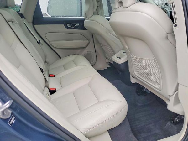 2023 VOLVO XC60 Plus Dark
