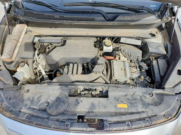 2014 INFINITI QX60 — Engine bay
