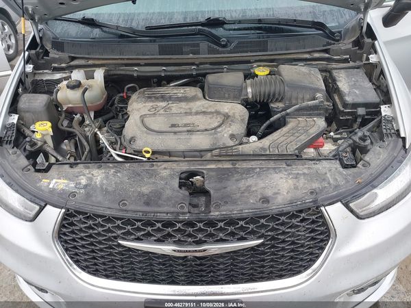 2024 CHRYSLER PACIFICA TOURING L — I10