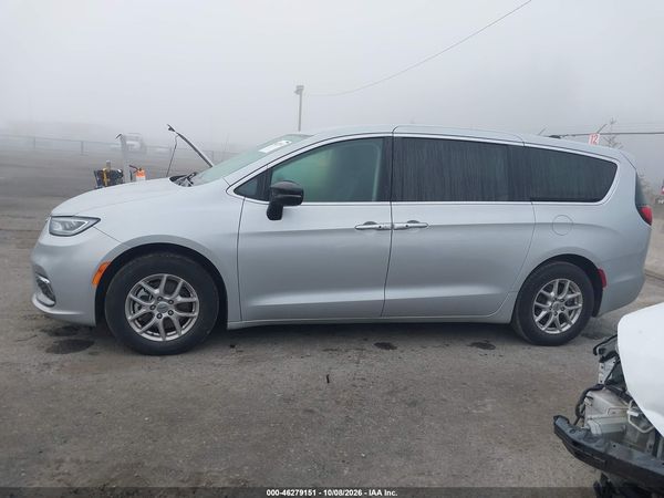2024 CHRYSLER PACIFICA TOURING L — I117
