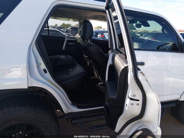 2024 TOYOTA 4RUNNER SR5 PREMIUM — I8