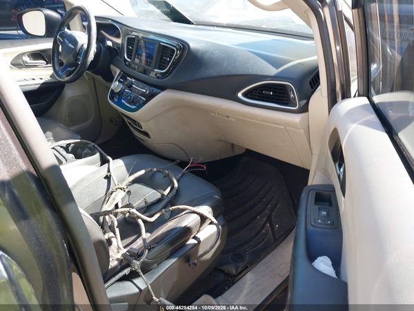 2020 CHRYSLER PACIFICA TOURING L — I5