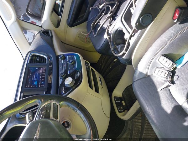 2020 CHRYSLER PACIFICA TOURING L — I11