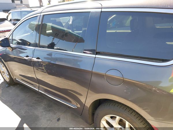 2020 CHRYSLER PACIFICA TOURING L — I117