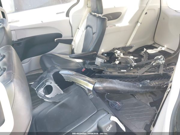 2020 CHRYSLER PACIFICA TOURING L — I155