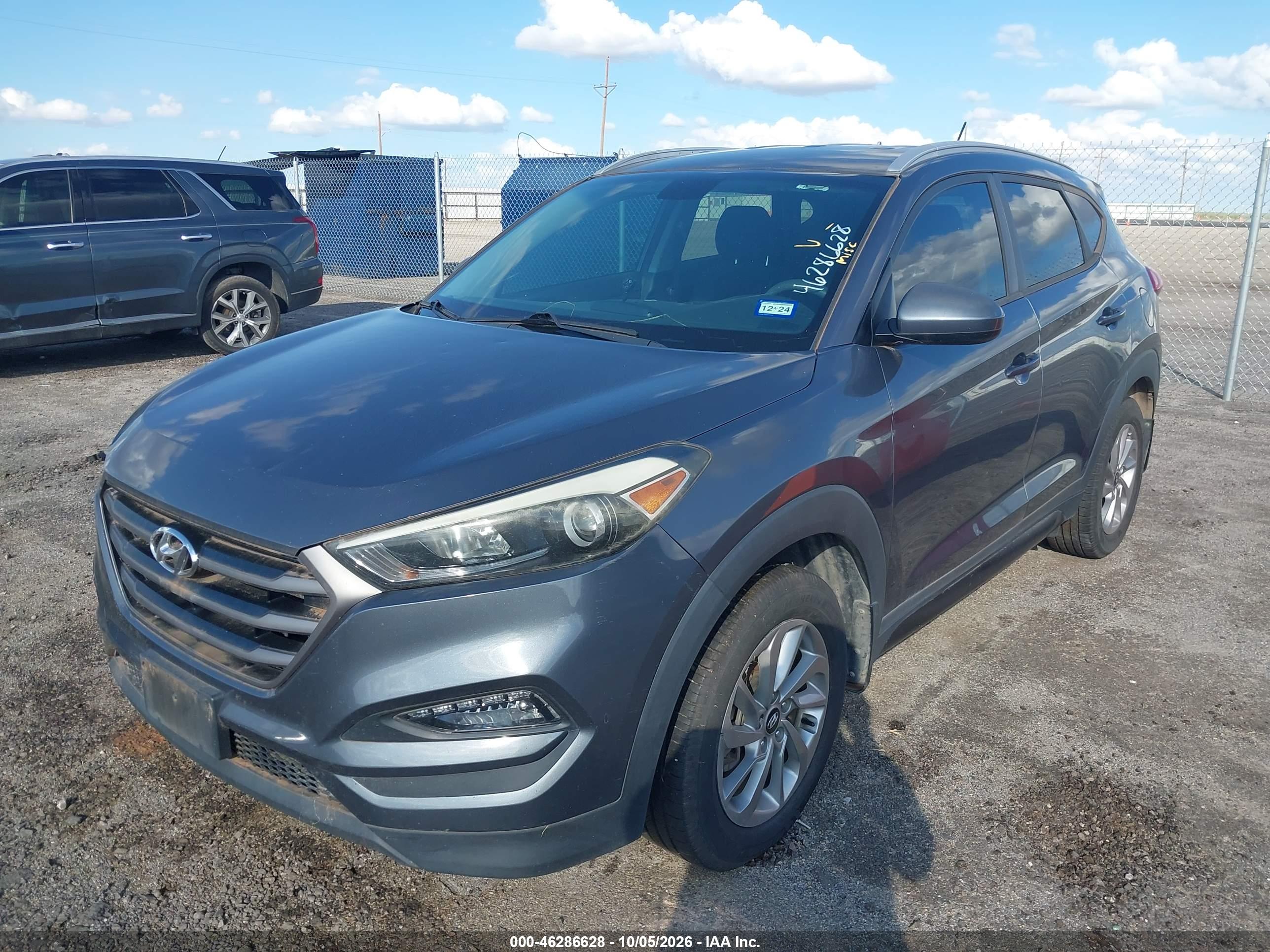 2016 HYUNDAI TUCSON SE — I2