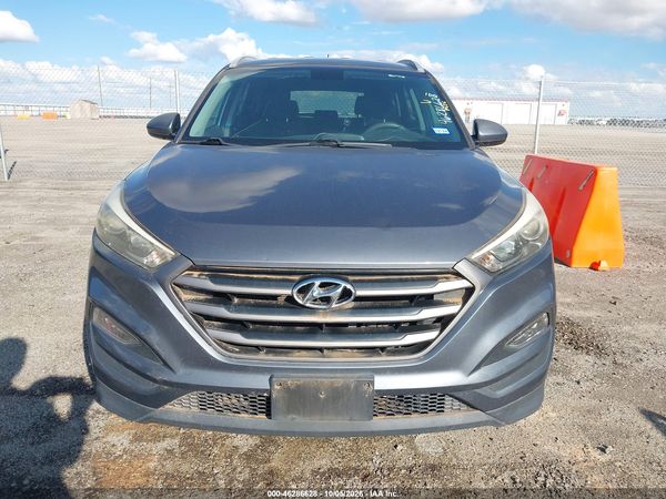 2016 HYUNDAI TUCSON SE — I6