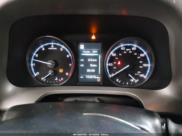 2018 TOYOTA RAV4 LE — I7