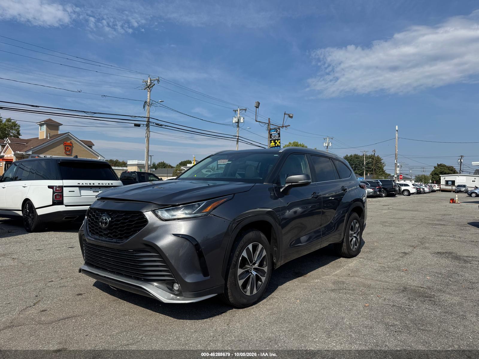 2024 TOYOTA HIGHLANDER XLE — I2