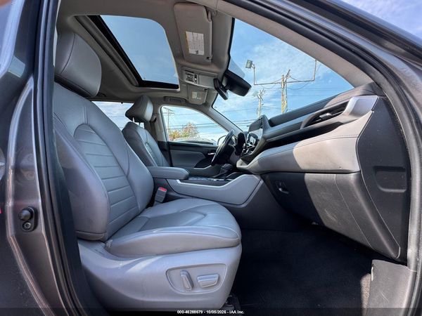 2024 TOYOTA HIGHLANDER XLE — I5