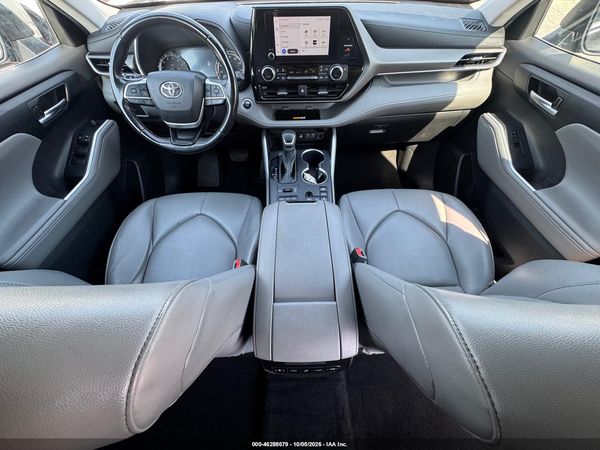 2024 TOYOTA HIGHLANDER XLE — I6