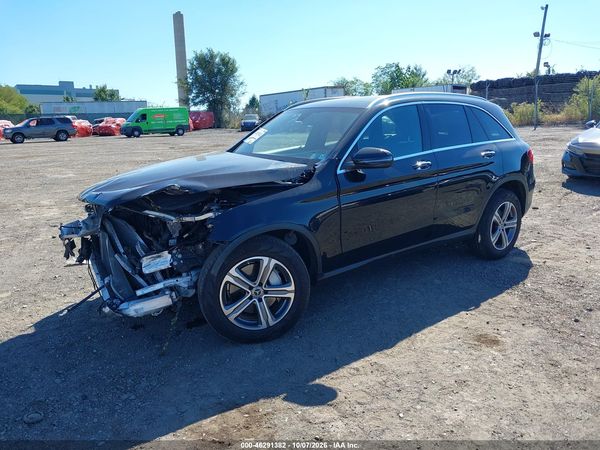 2020 MERCEDES-BENZ GLC 300 — I2