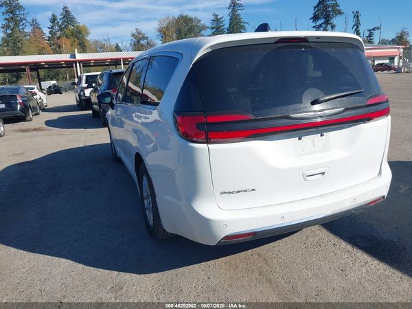 2025 CHRYSLER PACIFICA SELECT — I3