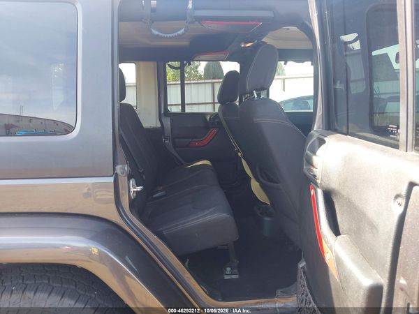 2016 JEEP WRANGLER UNLIMITED SAHARA — I8