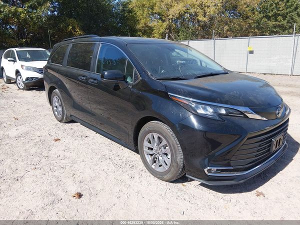 2024 TOYOTA SIENNA XLE — I1