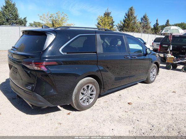 2024 TOYOTA SIENNA XLE — I4