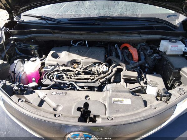 2024 TOYOTA SIENNA XLE — I10
