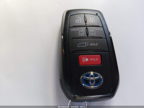 2024 TOYOTA SIENNA XLE — I11