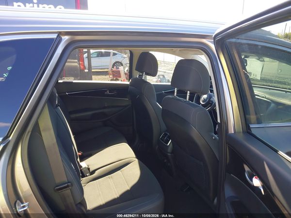 2017 KIA SORENTO 2.4L LX — I8