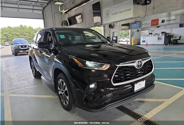 2021 TOYOTA HIGHLANDER XLE — I1
