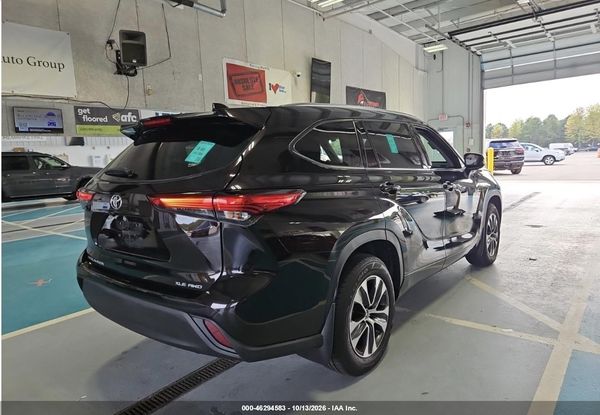2021 TOYOTA HIGHLANDER XLE — I4