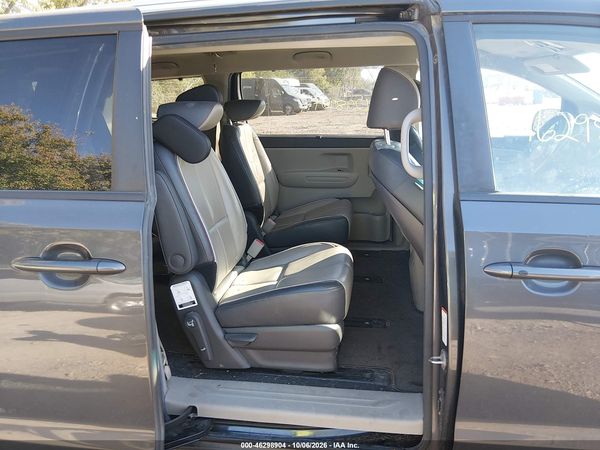 2017 KIA SEDONA LX — I8