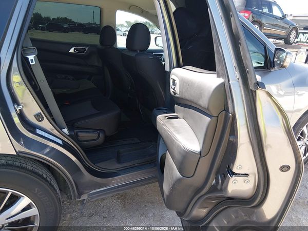 2019 NISSAN PATHFINDER SV — I8