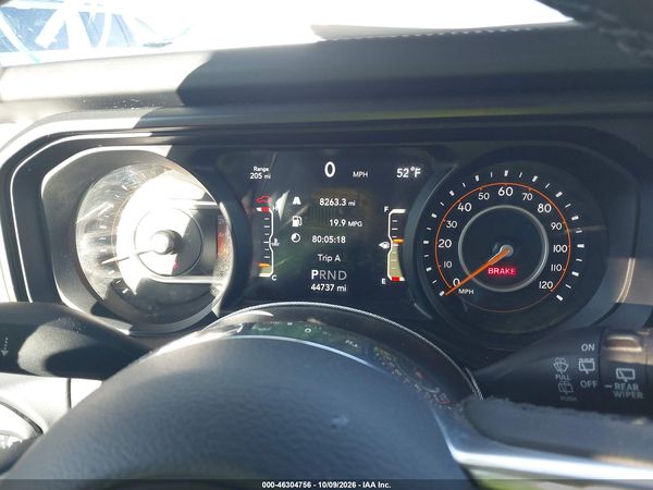 2025 JEEP WRANGLER 4-DOOR SAHARA 4X4 — I7